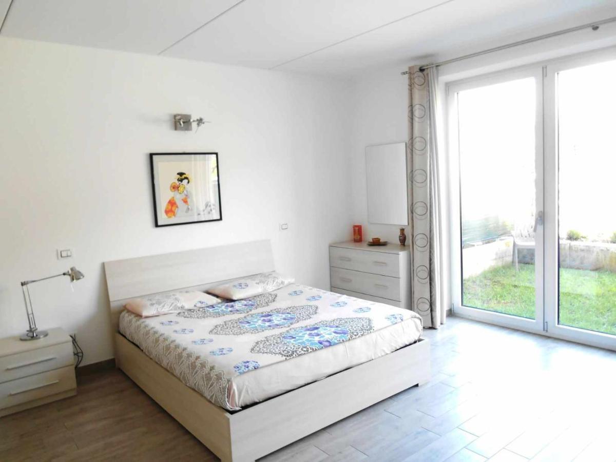 Direttamente Al Lago Apartments مارون الغرفة الصورة